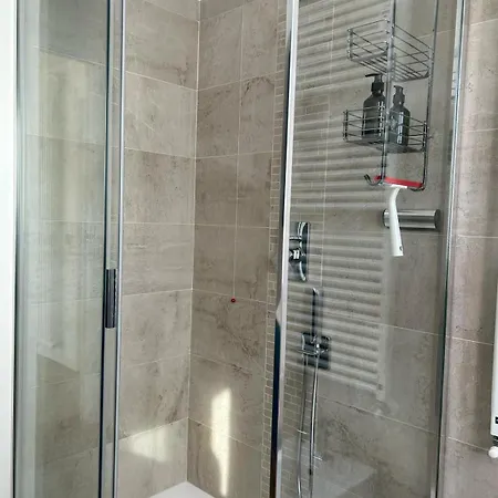 The View - Spacious Modern * Como