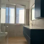 The View - Spacious Modern קומו