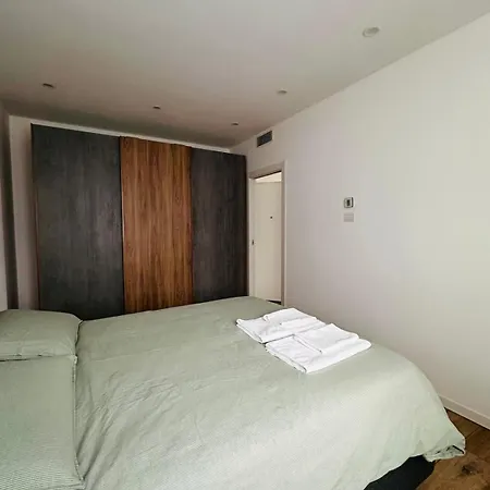 The View - Spacious Modern Como