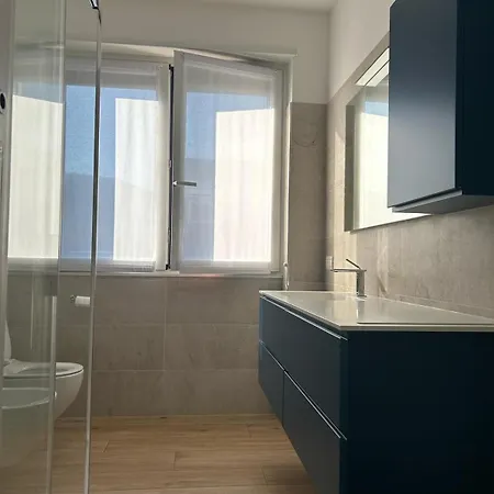 The View - Spacious Modern Комо