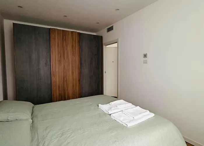 The View - Spacious Modern Como
